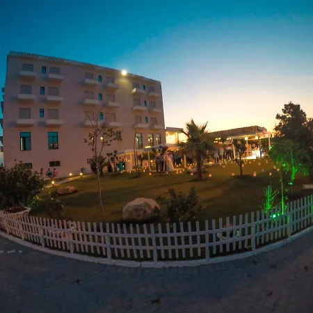 Hotel Delta Premium 4*