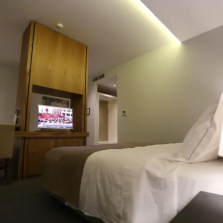 호텔 Delta Premium 4*