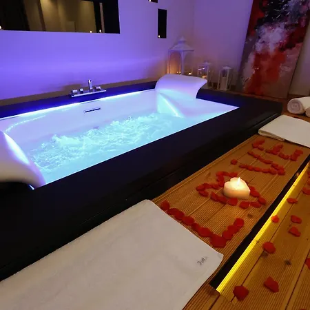 호텔 Delta Premium 4*