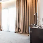 Delta Premium 4*