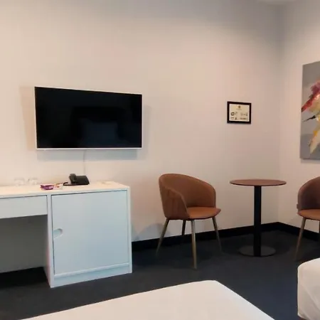 Ξενοδοχείο Delta Premium 4*