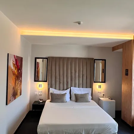 מלון Delta Premium 4*