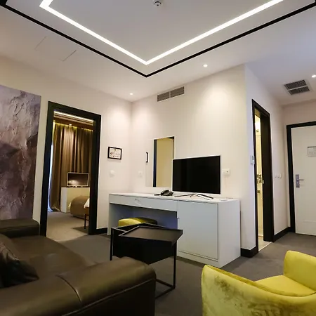 Ξενοδοχείο Delta Premium 4*