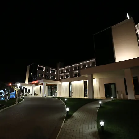 מלון Delta Premium 4*