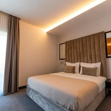 Ξενοδοχείο Delta Premium 4*